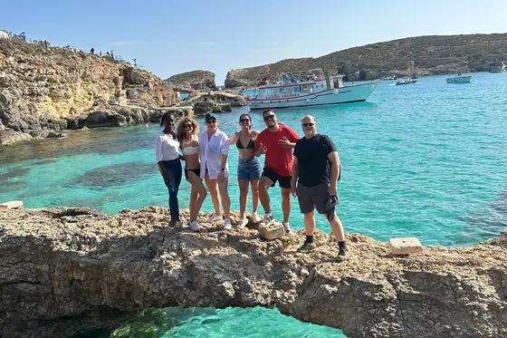 Studenti di IH Malta alla Blue Lagoon di Comino